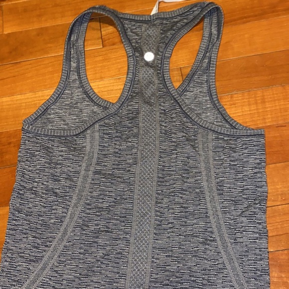 Lululemon Swiftly Tank Racerback Black/White Size4 - Picture 3 of 4